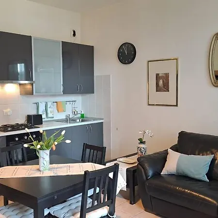 Casa Con Terrazzo Zona Centro/stazione. Holiday home *