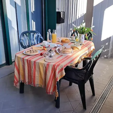 Casa Con Terrazzo Zona Centro/stazione. Bologna