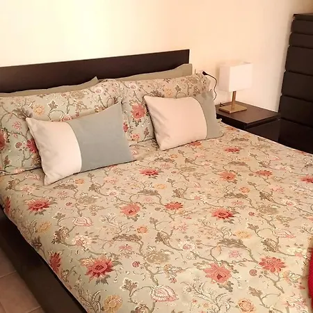Casa Con Terrazzo Zona Centro/stazione. Holiday home